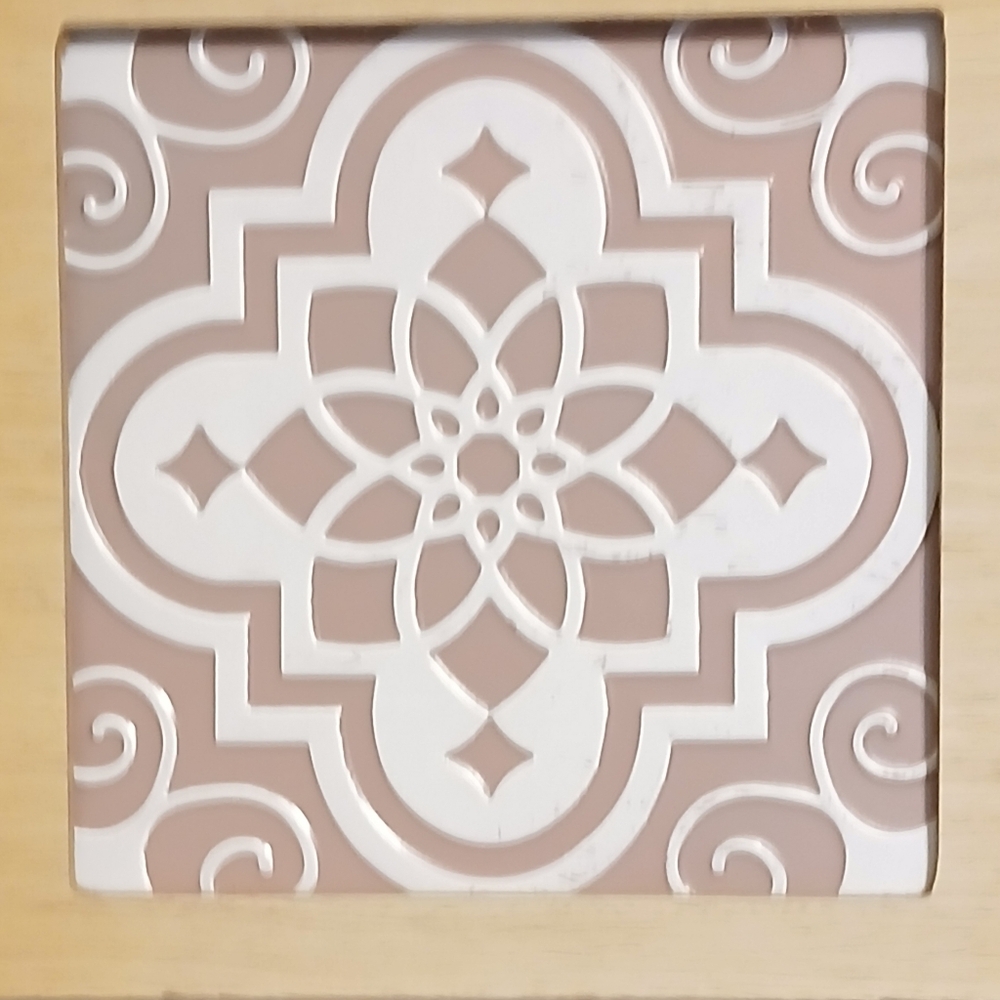 Madalia Pattern Wood Frame - Picture 5 of 5
